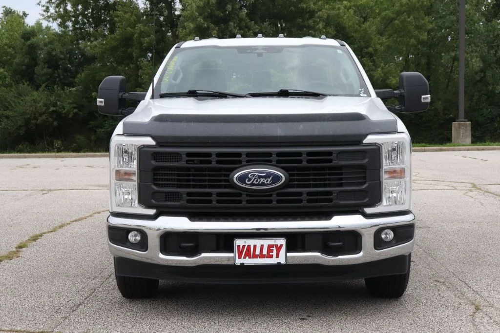 Used 2023 Oxford White Ford XL image 3
