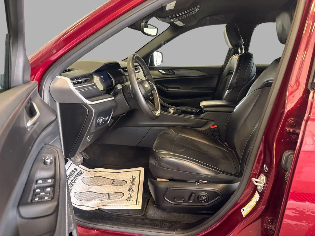 Used 2023 Red Jeep Altitude X image 14