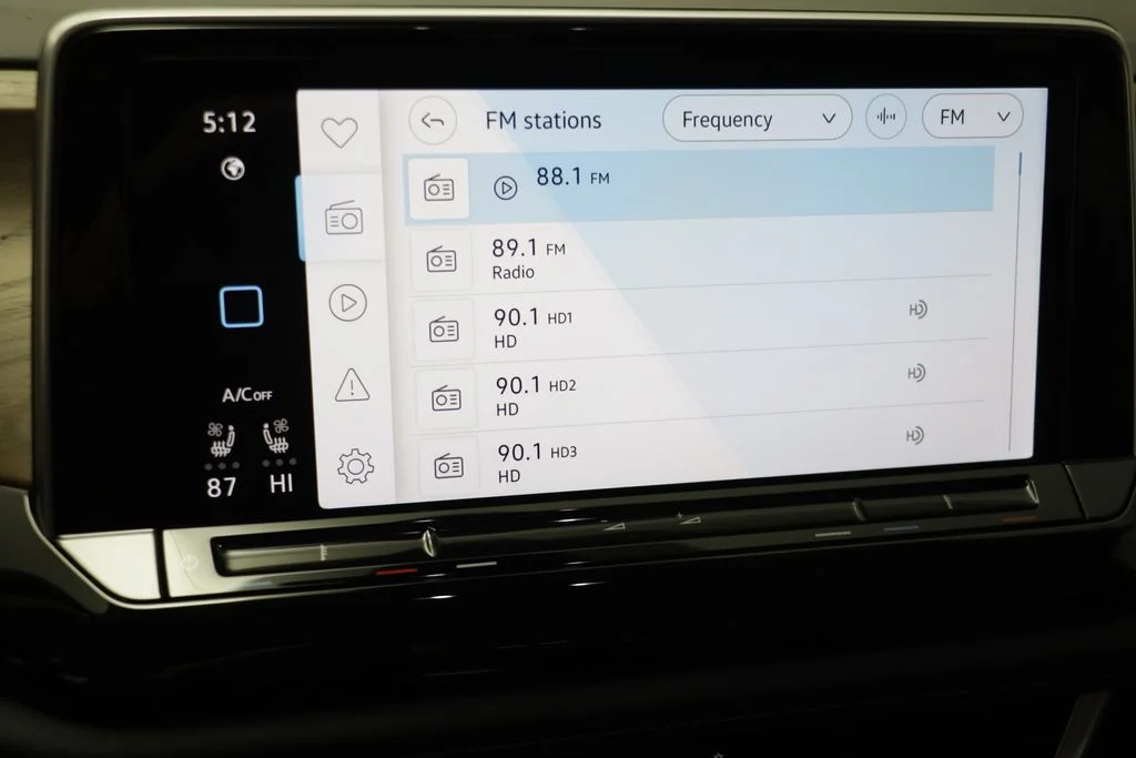 New 2026 Opal White Volkswagen 2.0T SE w/Technology image 9