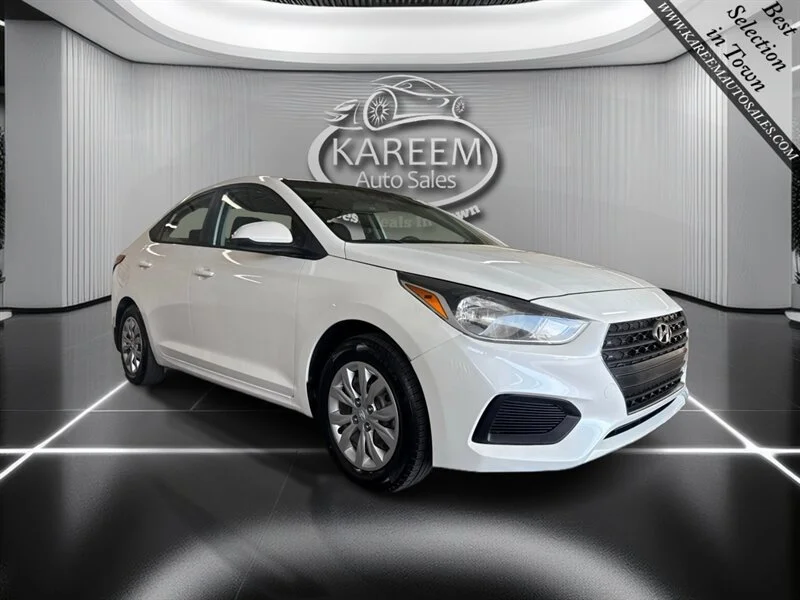 Used 2018 Frost White Pearl Hyundai SE image 3