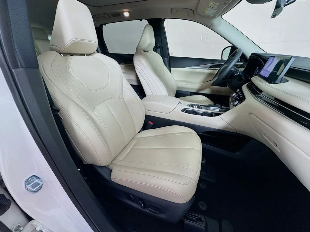 Certified Used 2025 Majestic INFINITI LUXE image 40