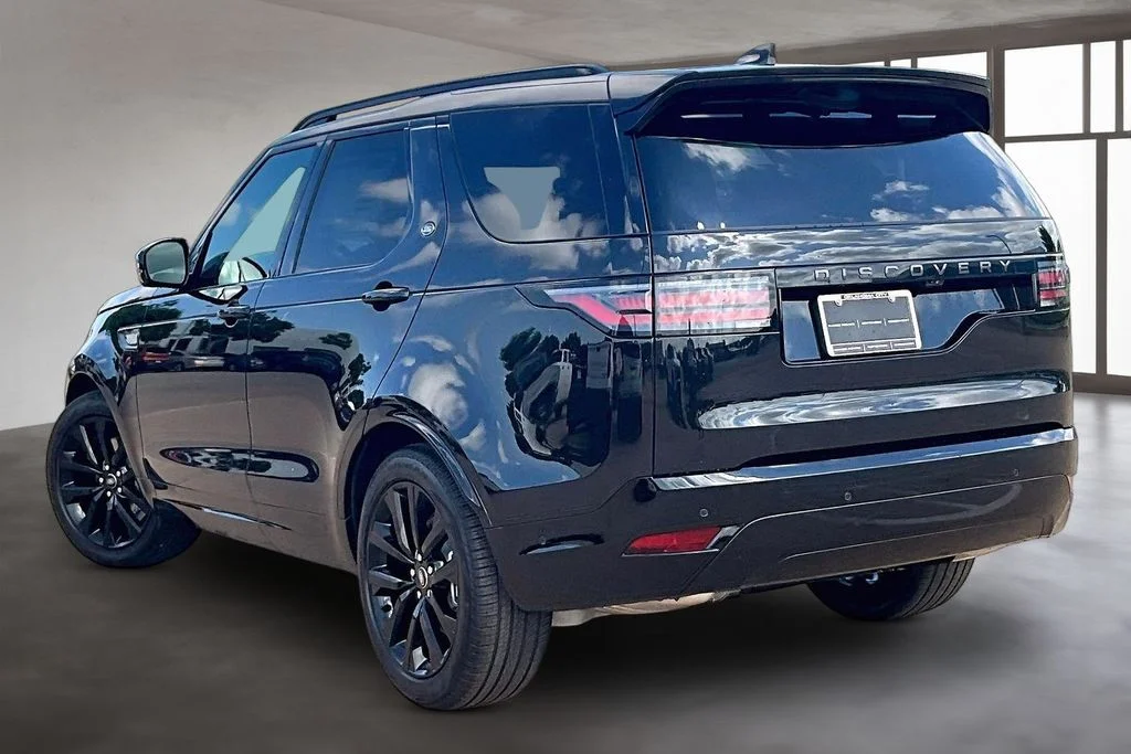 New 2026 Black Land Rover Dynamic SE image 3