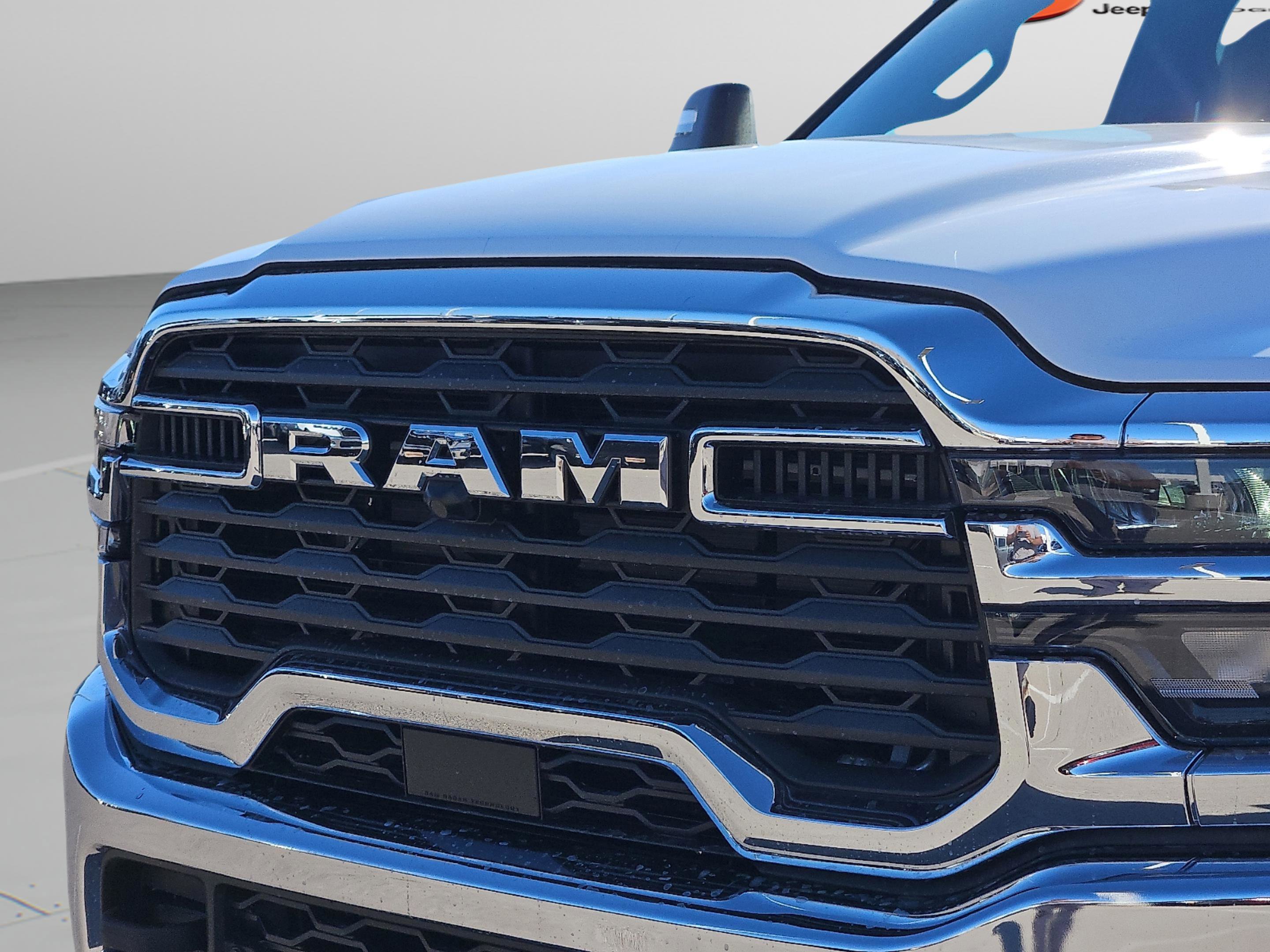 New 2026 Bright White Clear-Coat Exterior Paint RAM Tradesman image 7