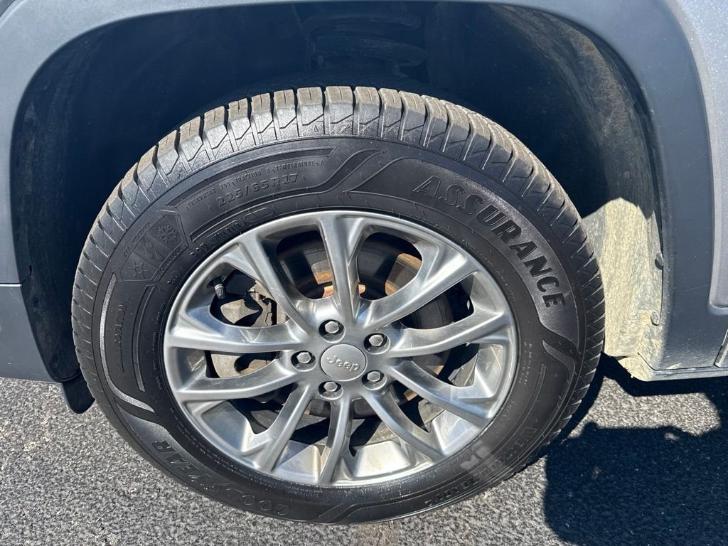 Used 2020 Silver Jeep Latitude Plus image 9