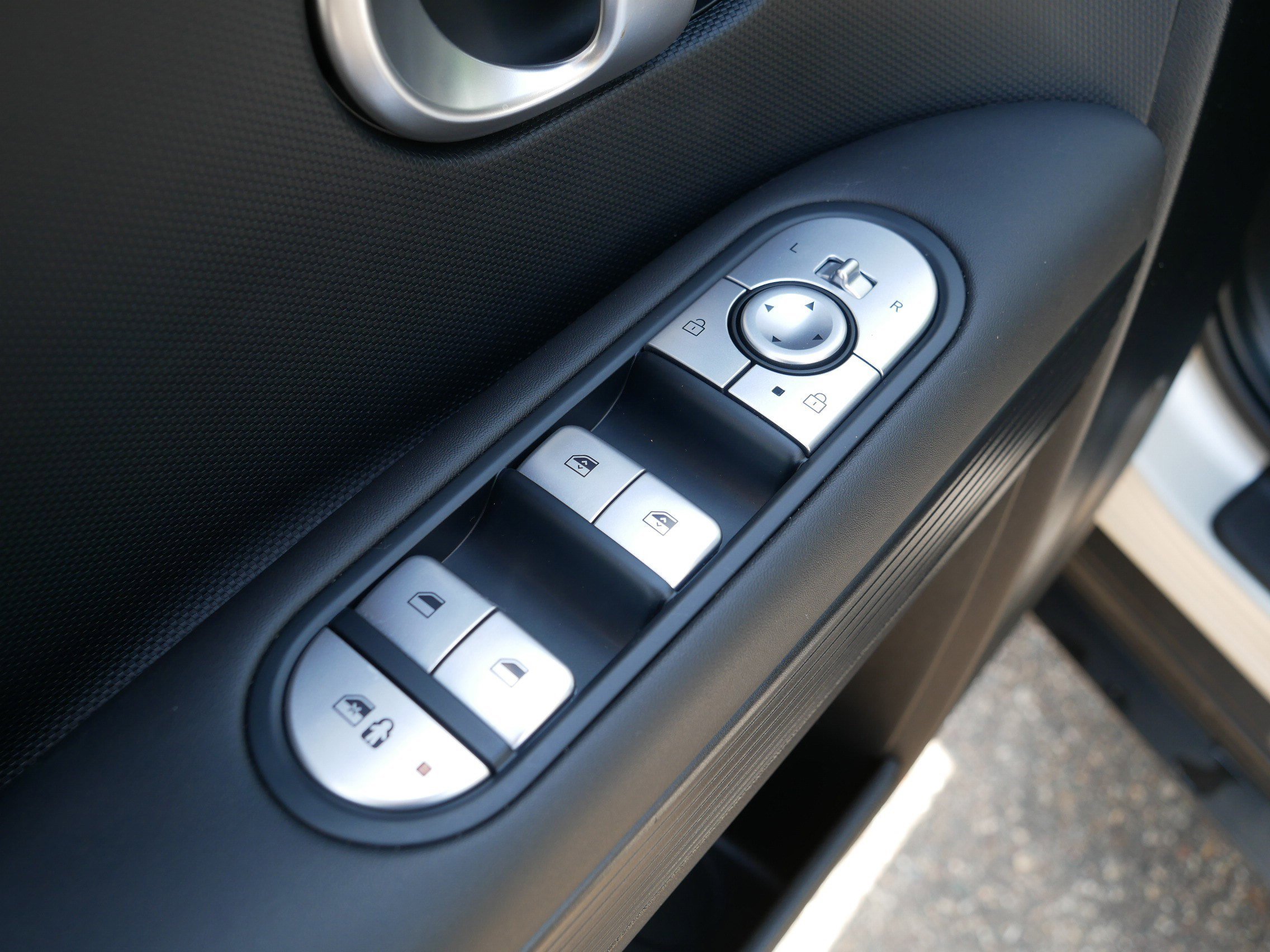 Used 2024 Gravity Gold (Matte Gold) Hyundai SEL image 19