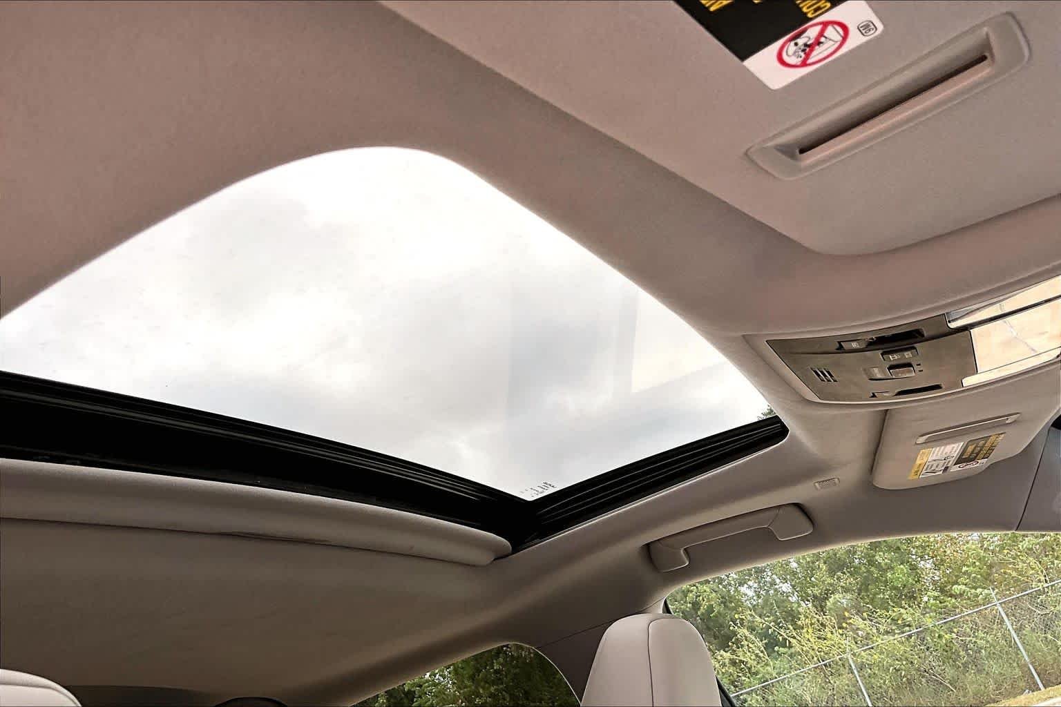 Used 2019 Atomic Silver Lexus  image 13