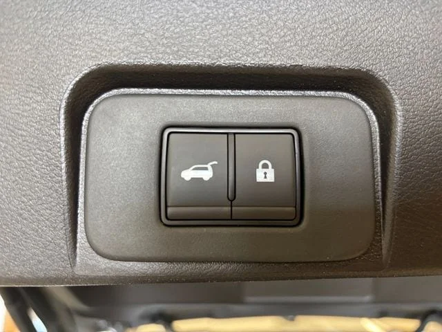 New 2026 Everest White Pearl Tricoat Nissan Dark Armor image 18