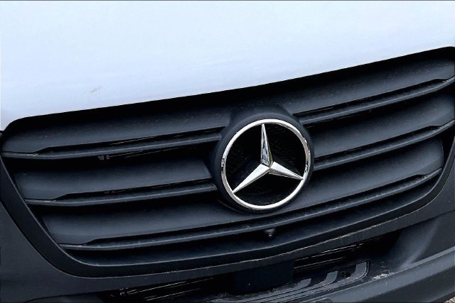New 2026 Arctic White Mercedes-Benz Cargo 144 WB image 41