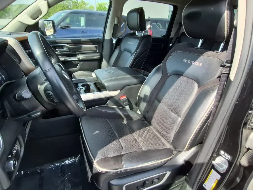 Used 2022 Diamond Black Crystal Pearlcoat Ram Laramie image 10