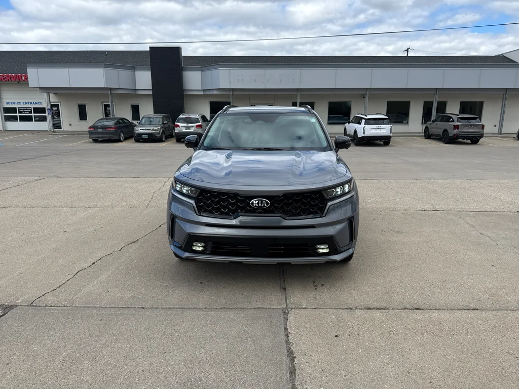 Used 2021 Everlasting Silver Kia SX Prestige image 3