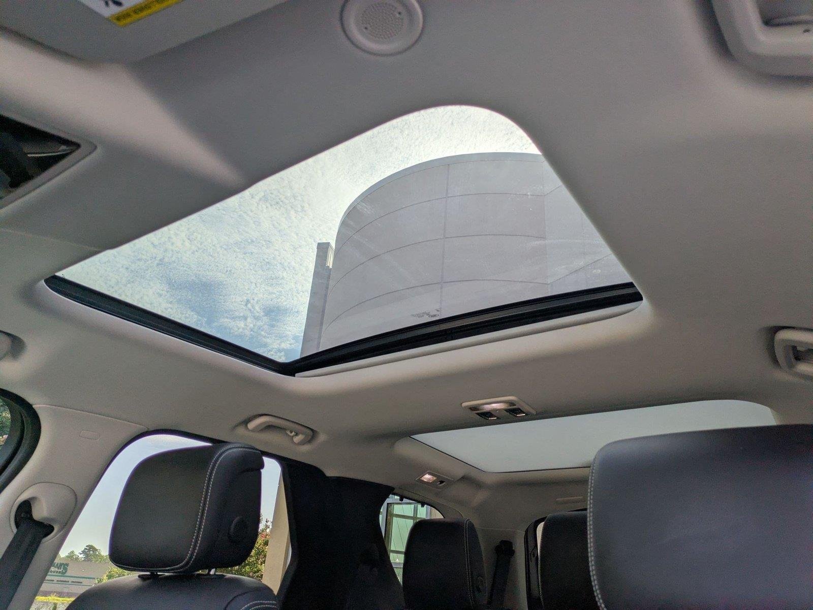 Used 2024 Fuji White Land Rover S image 25