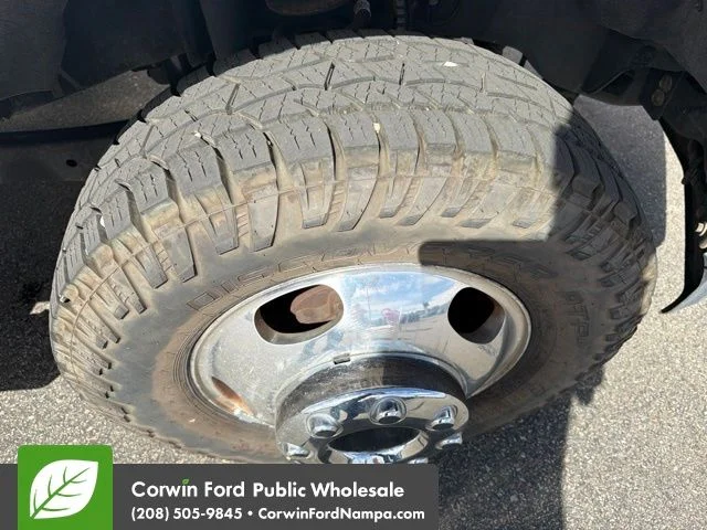 Used 2019 White Platinum Clearcoat Metallic Ford  image 5