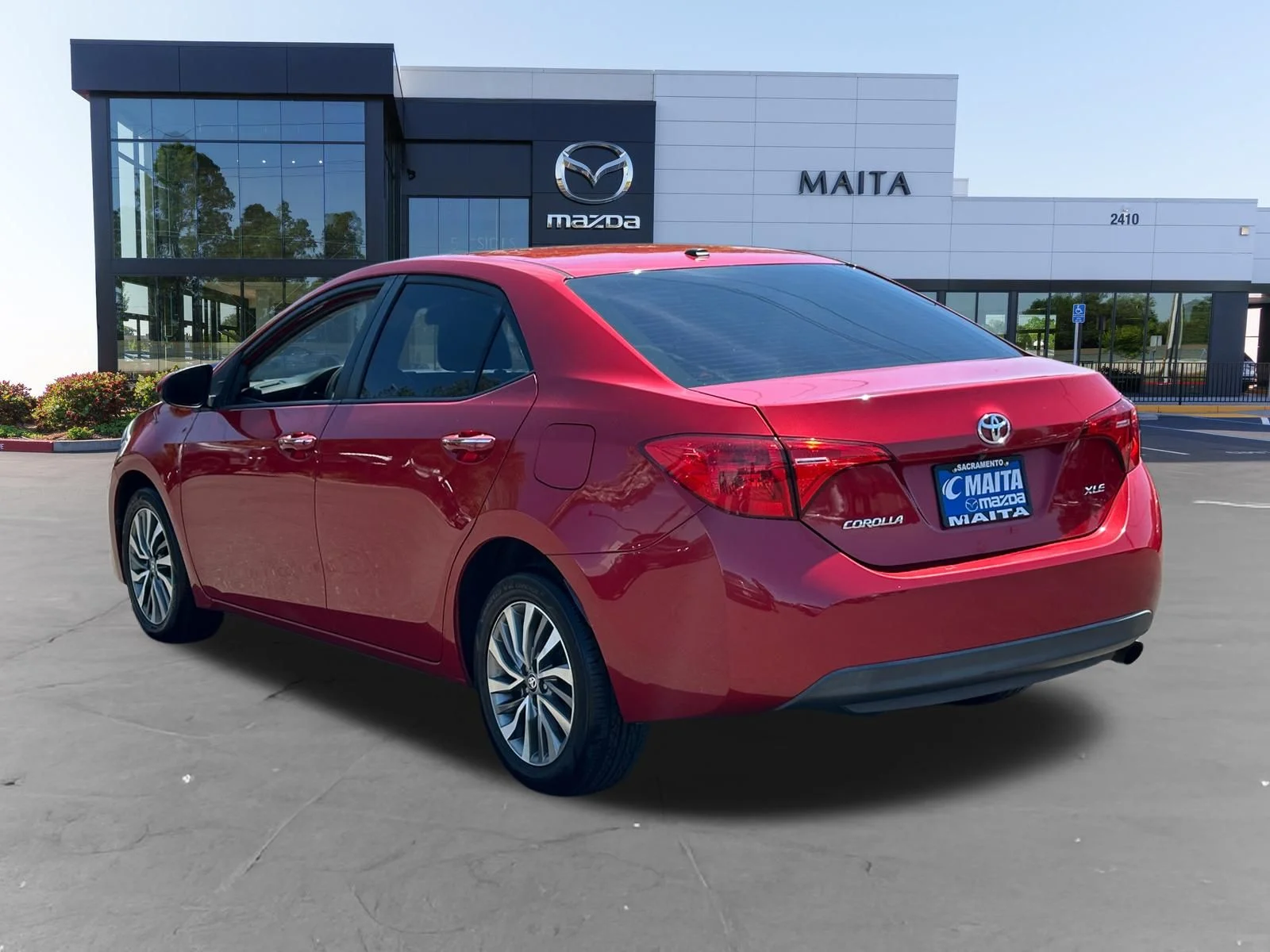 Used 2019 Barcelona Red Metallic Toyota XLE image 5