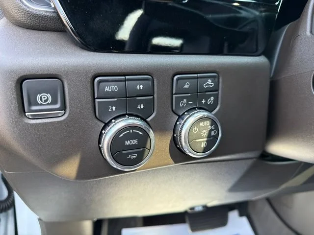 New 2026 Glacier White Tricoat GMC SLT image 32