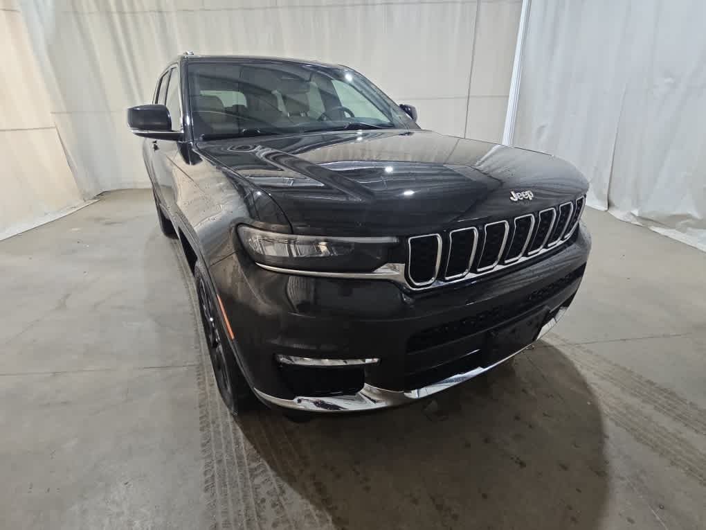Used 2023 Rocky Mountain Pearlcoat Jeep Limited image 5