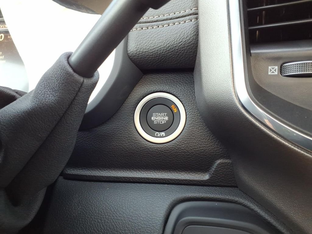 New 2026 Diamond Black Crystal Pearl-Coat Exterior Paint RAM Laramie image 20