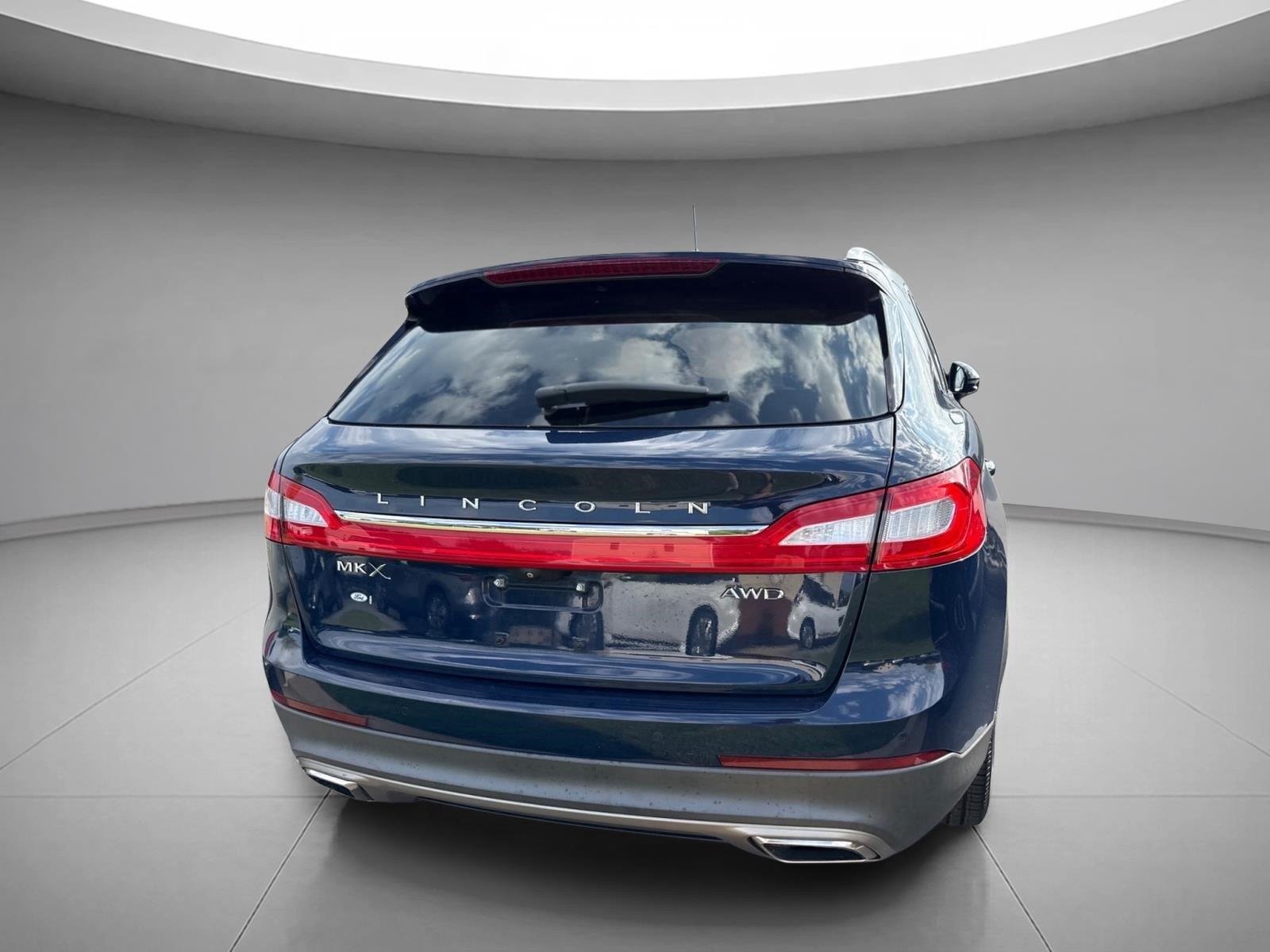 Used 2018 Blue Diamond Metallic Lincoln Reserve image 14