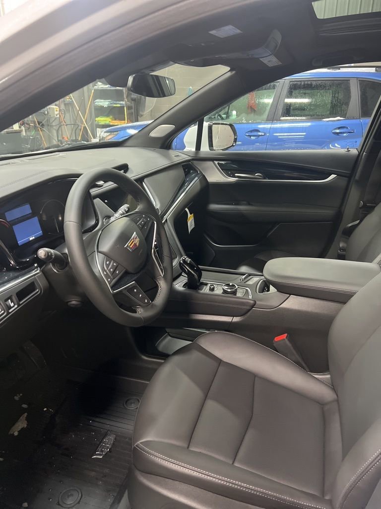 New 2025 Crystal White Tricoat Cadillac Premium Luxury image 15