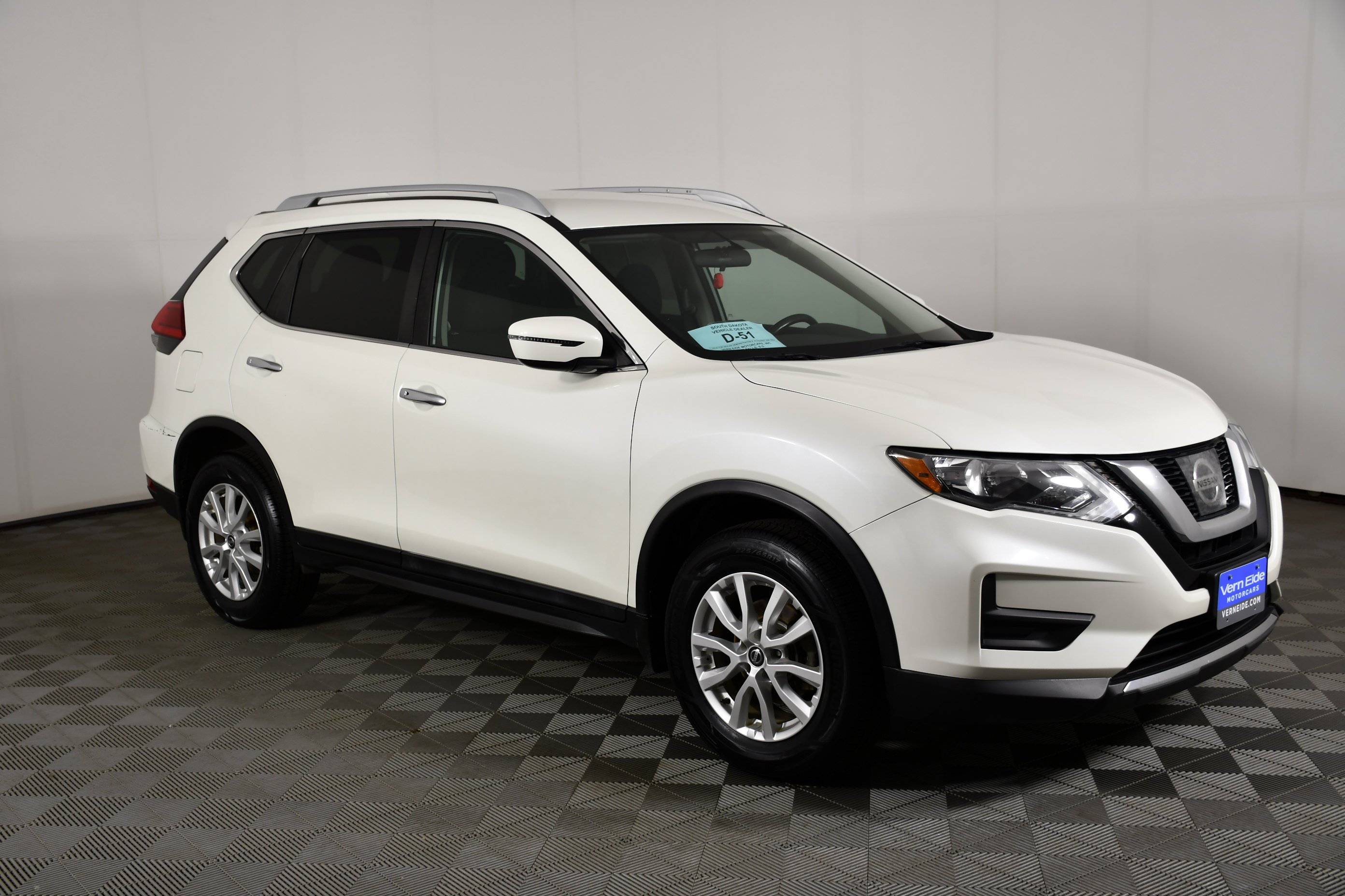 Used 2017 Pearl White Nissan SV image 4