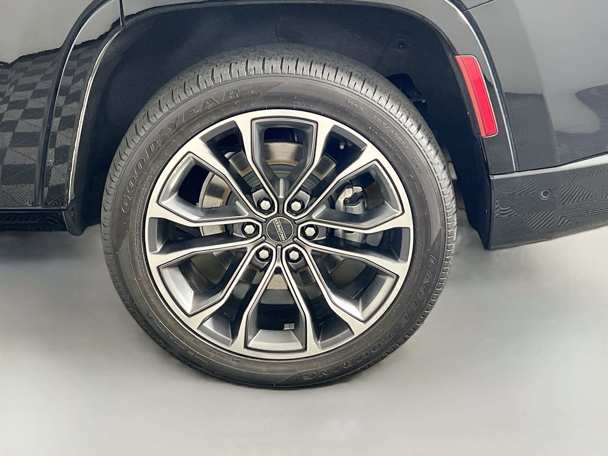 Used 2022 Diamond Black Crystal Pearlcoat Jeep SERIES III image 40