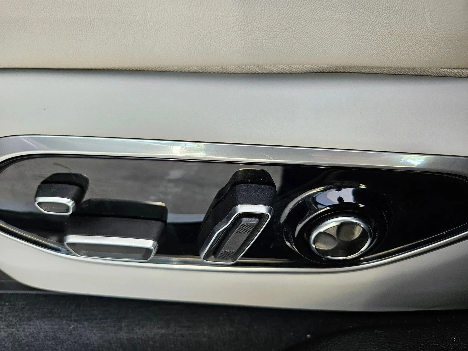 Used 2022 Bright White Clearcoat Jeep Summit image 21