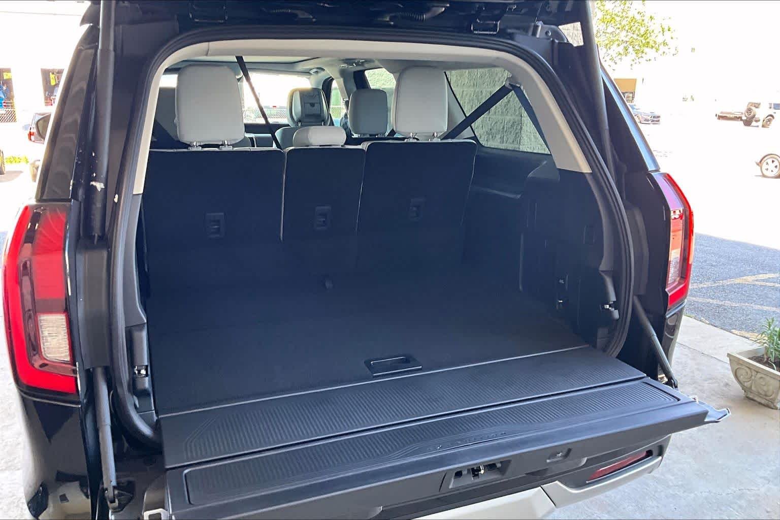 New 2026 Agate Black Metallic Ford MAX Platinum® image 18