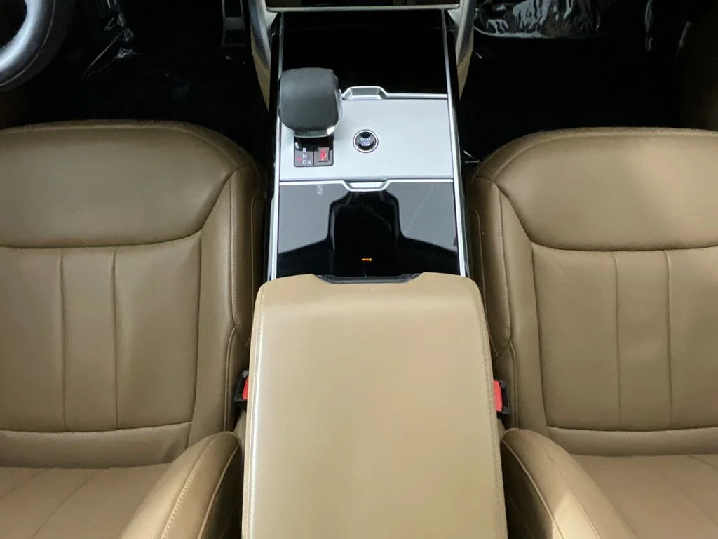 Used 2024 Black Land Rover SE image 14