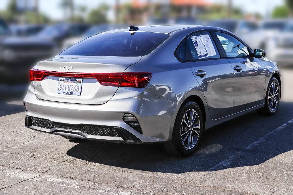 Used 2022 Gray Kia LXS image 7