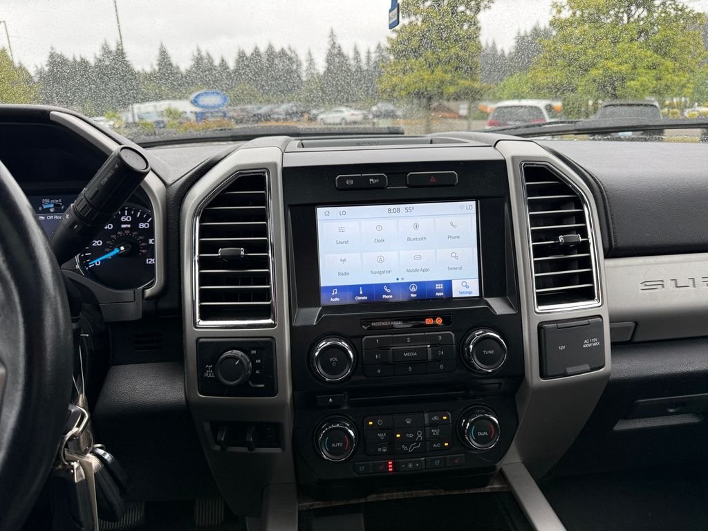 Used 2017  Ford Lariat image 16