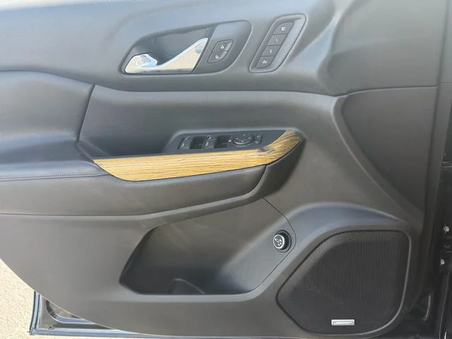 Used 2018 Black GMC Denali image 32