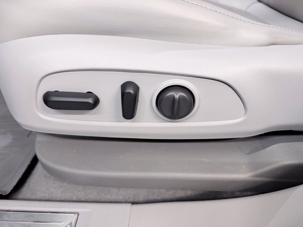 Used 2019 White GMC SLT-1 image 11