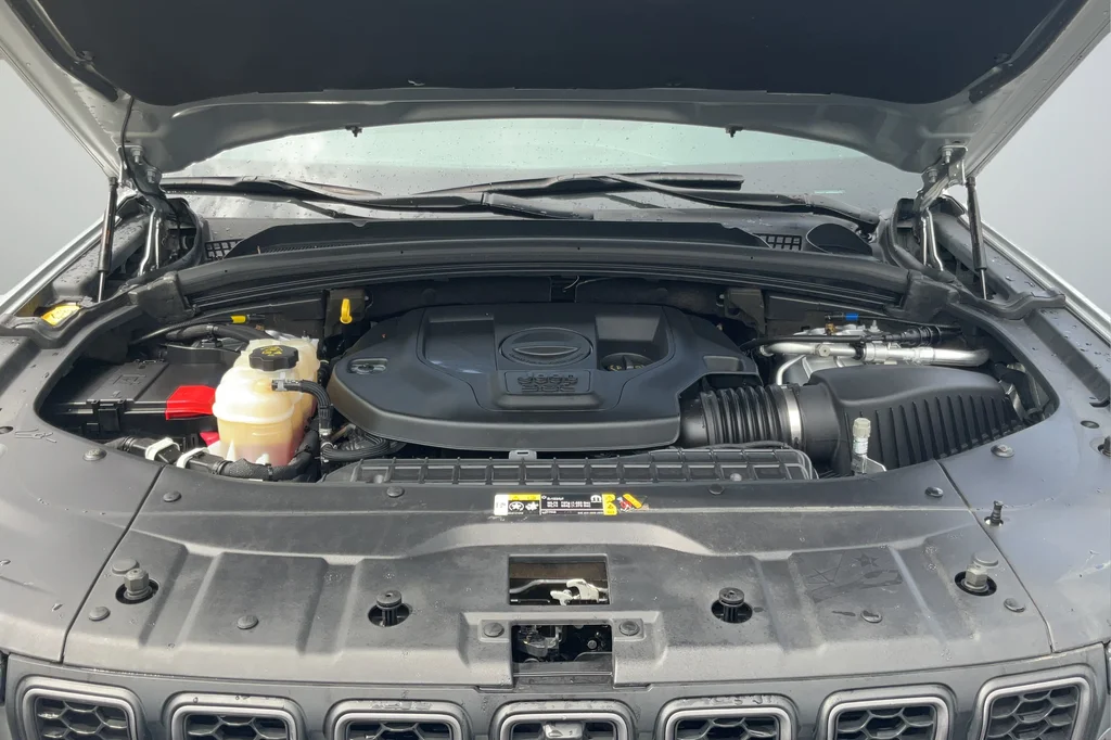 Used 2022 Silver Jeep Trailhawk image 23