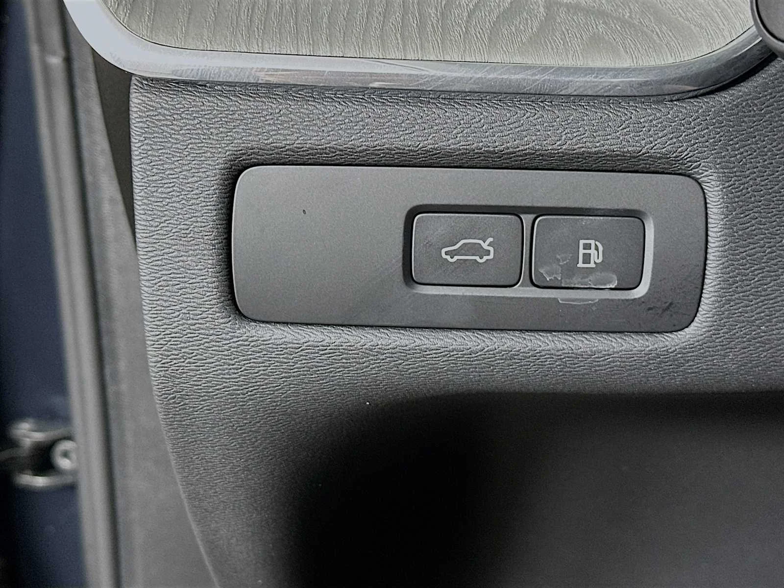 2025 Volvo XC60 Plus - Photo 10