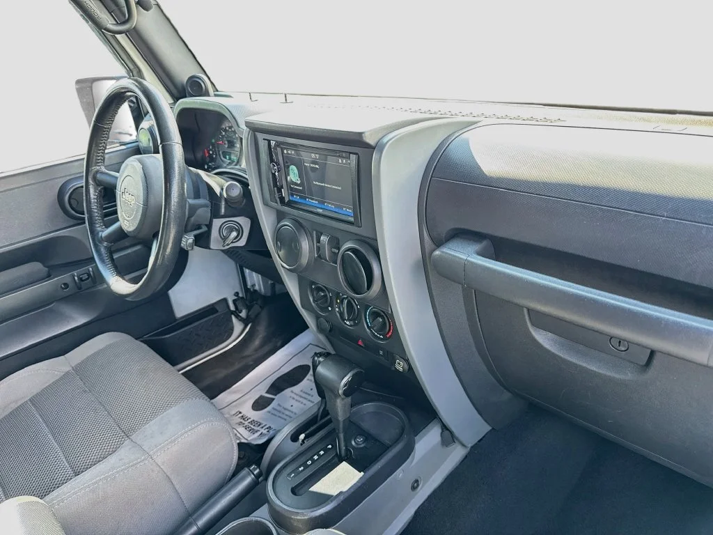 Used 2007 Silver Jeep X image 31