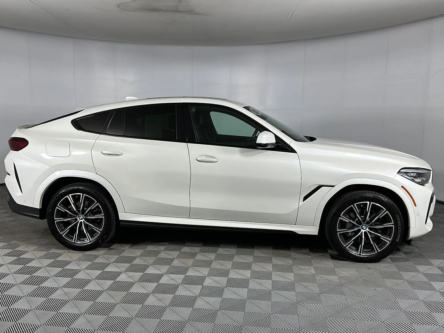 Used 2022 Mineral White Metallic BMW xDrive40i image 58