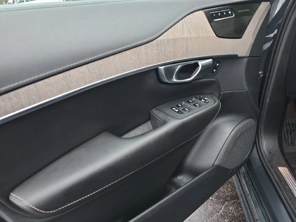Used 2022 Gray Metallic Volvo T6 Inscription image 21