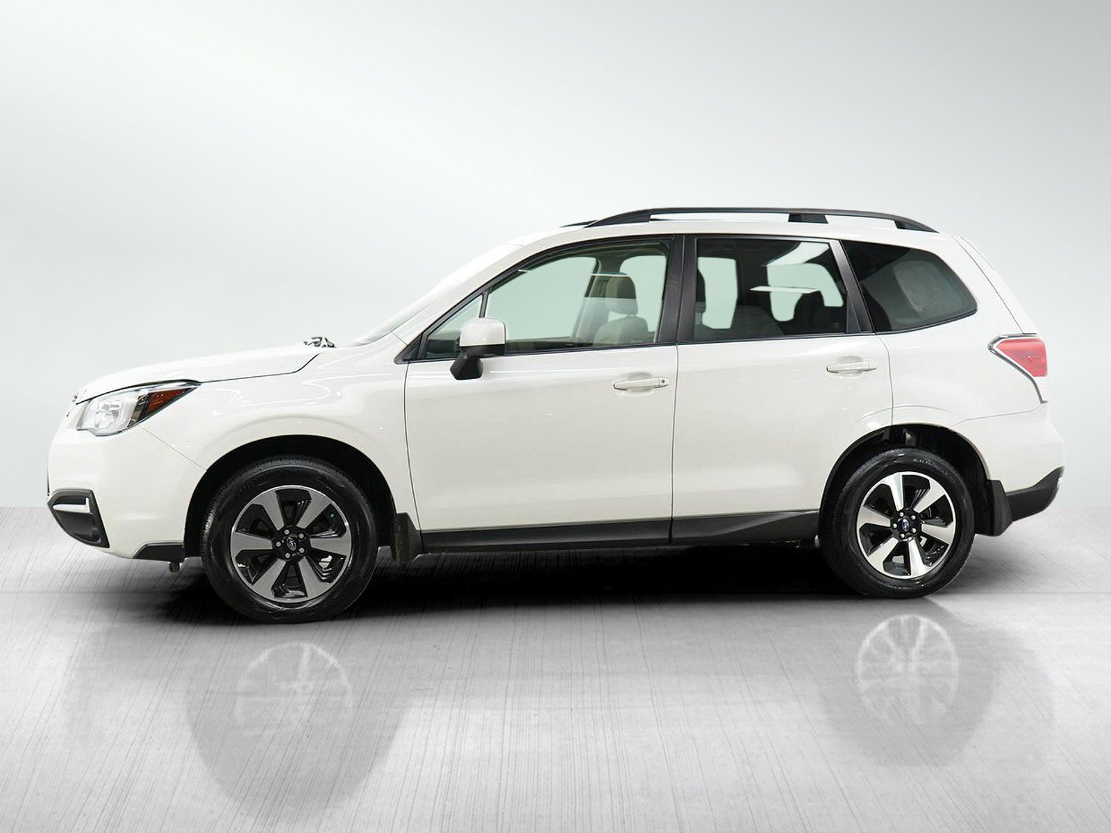 Used 2018 Crystal White Pearl Subaru 2.5i Premium image 2