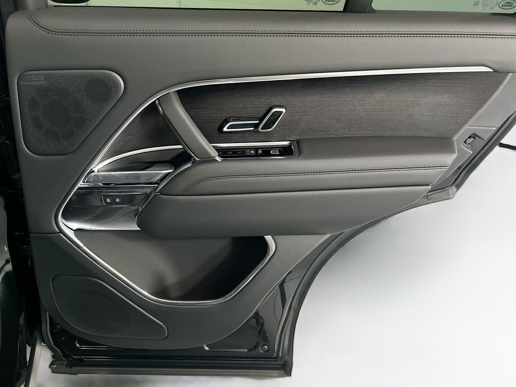 New 2026 Santorini Black Land Rover SE image 26