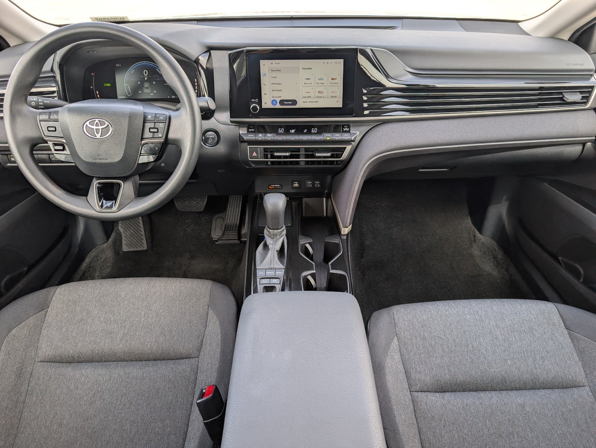 2025 Toyota Camry LE - Photo 24