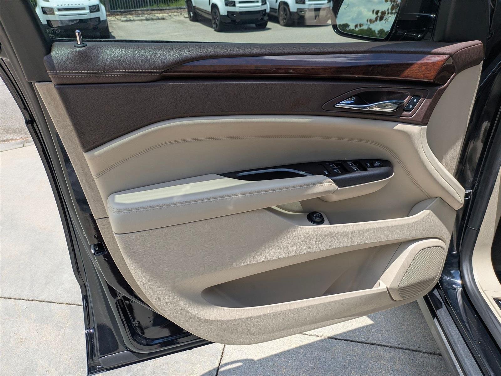 Used 2016  CADILLAC LUXU image 11