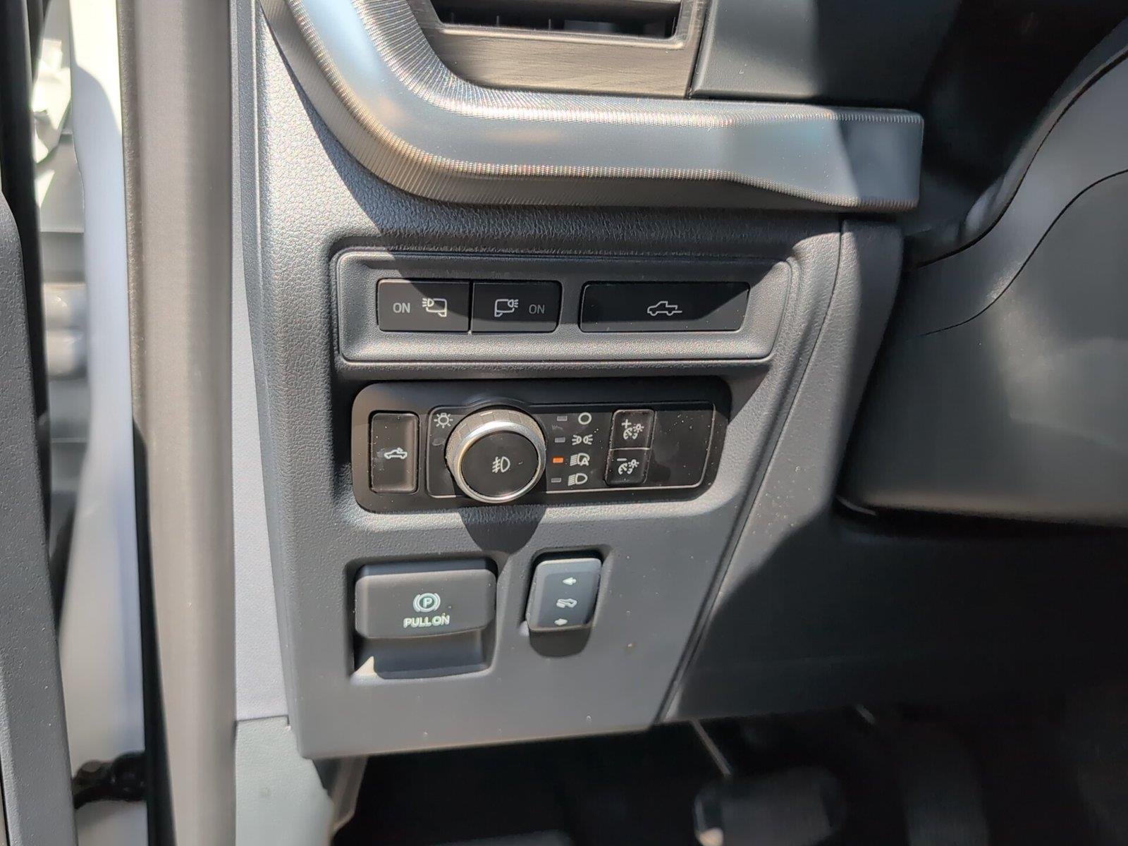 Used 2024 Oxford White Ford LARIAT image 35