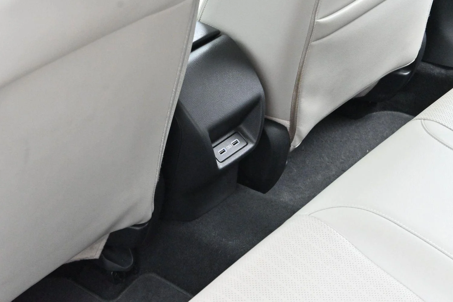 Used 2024 Meteorite Gray Metallic Honda Touring image 31