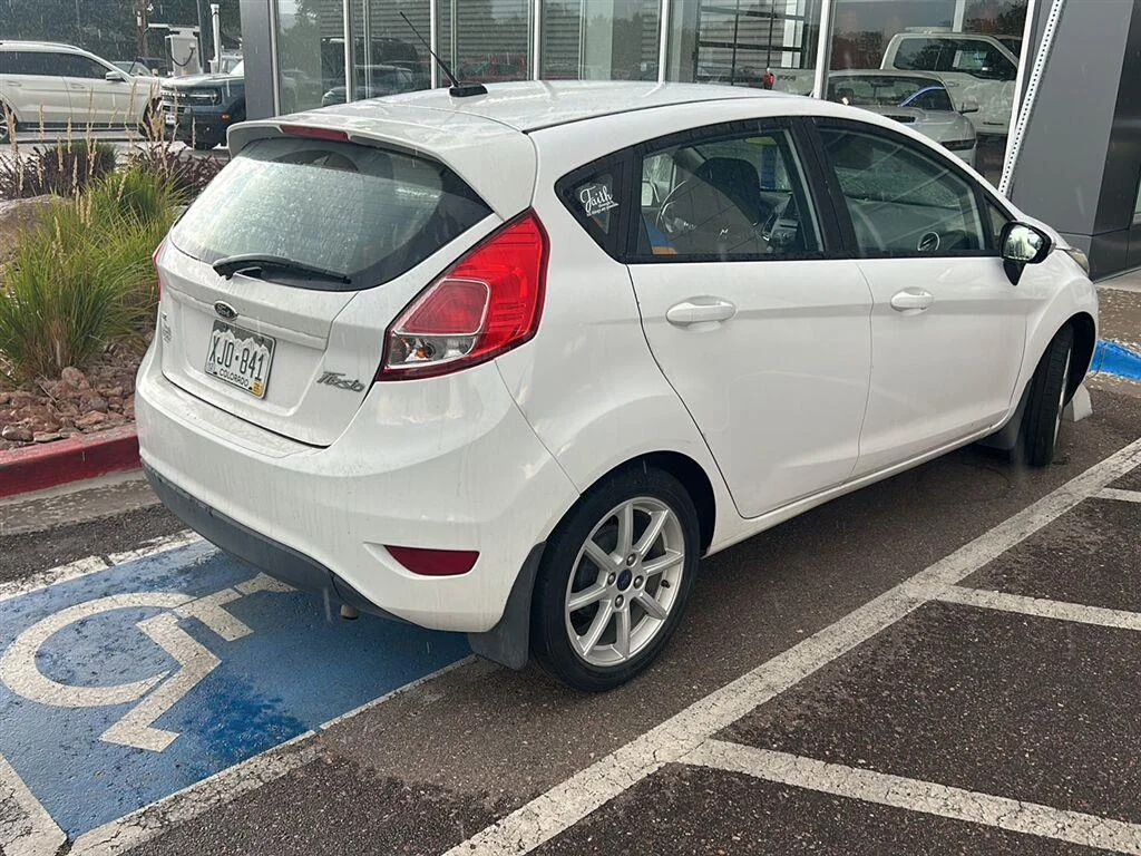 Used 2015 Oxford White Ford SE image 7