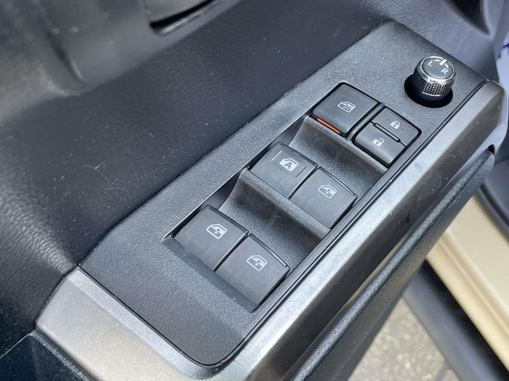 Used 2017  Toyota SR5 image 14