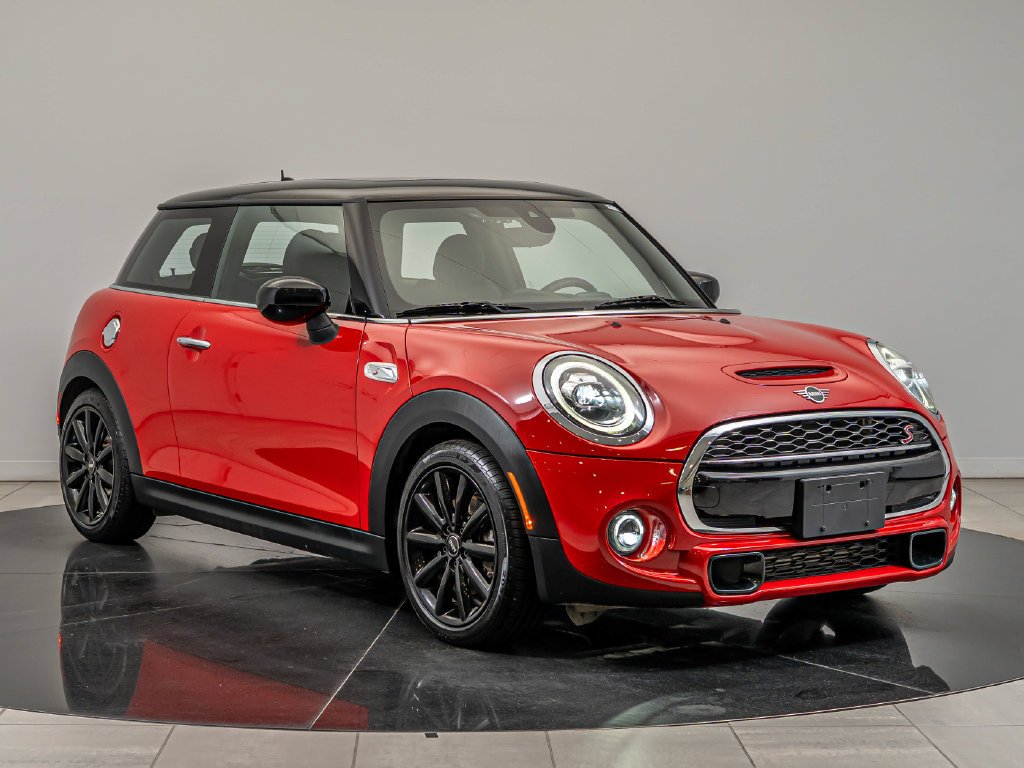 Used 2021 Chili Red MINI Signature image 3