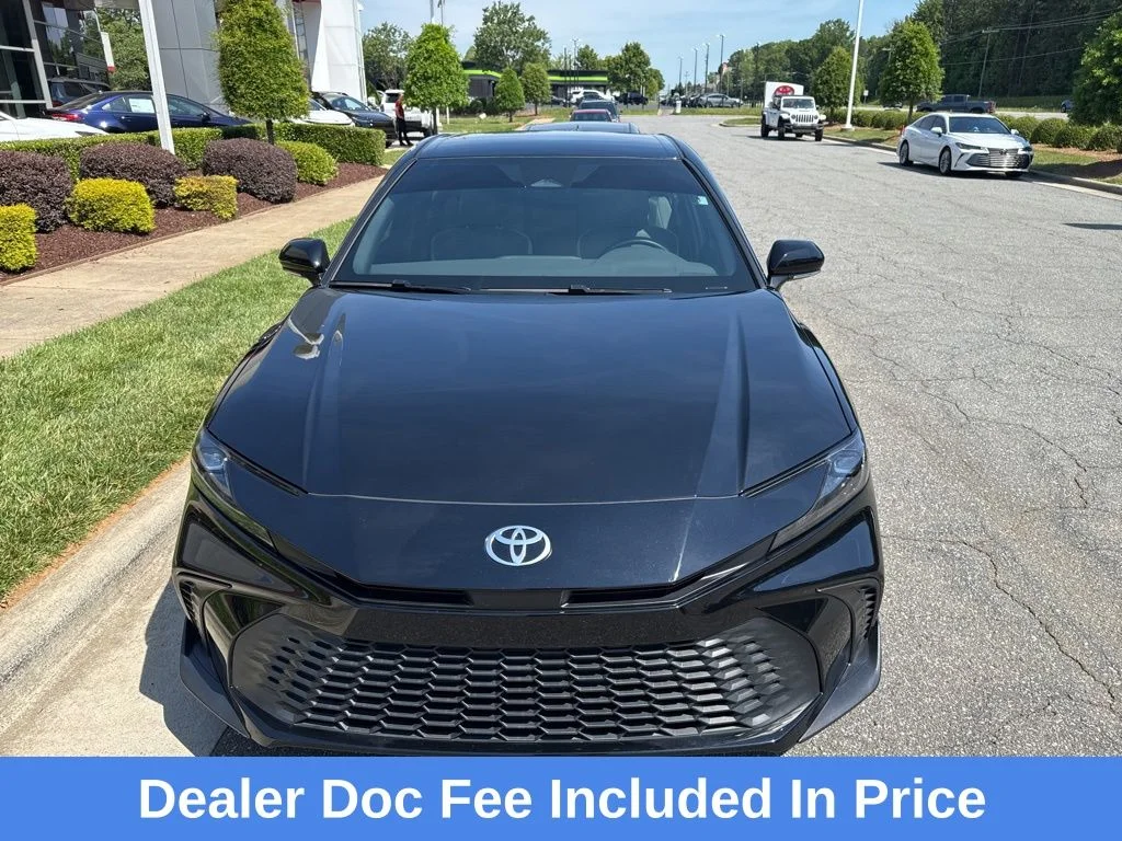 2025 Toyota Camry SE Hybrid's photo