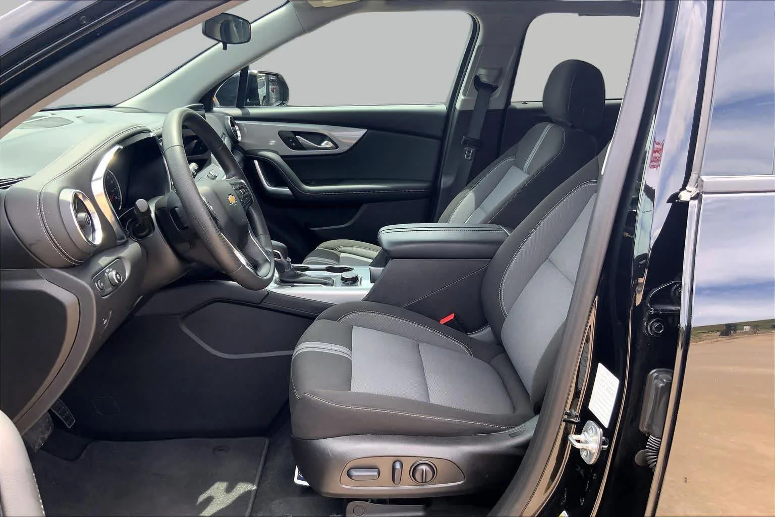 Used 2025 Black Chevrolet LT image 8