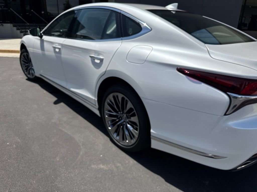 Used 2018 White Lexus 500 Base image 3