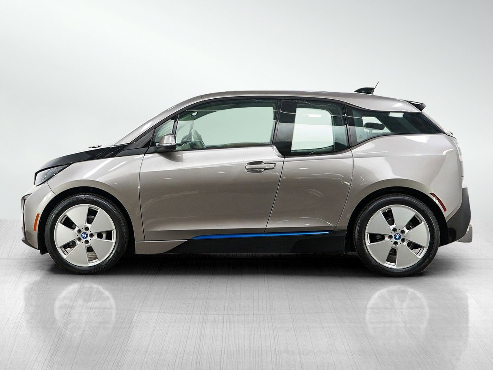Used 2014 BMW i3 Base with VIN WBY1Z2C59EV283777 for sale in Minneapolis, Minnesota