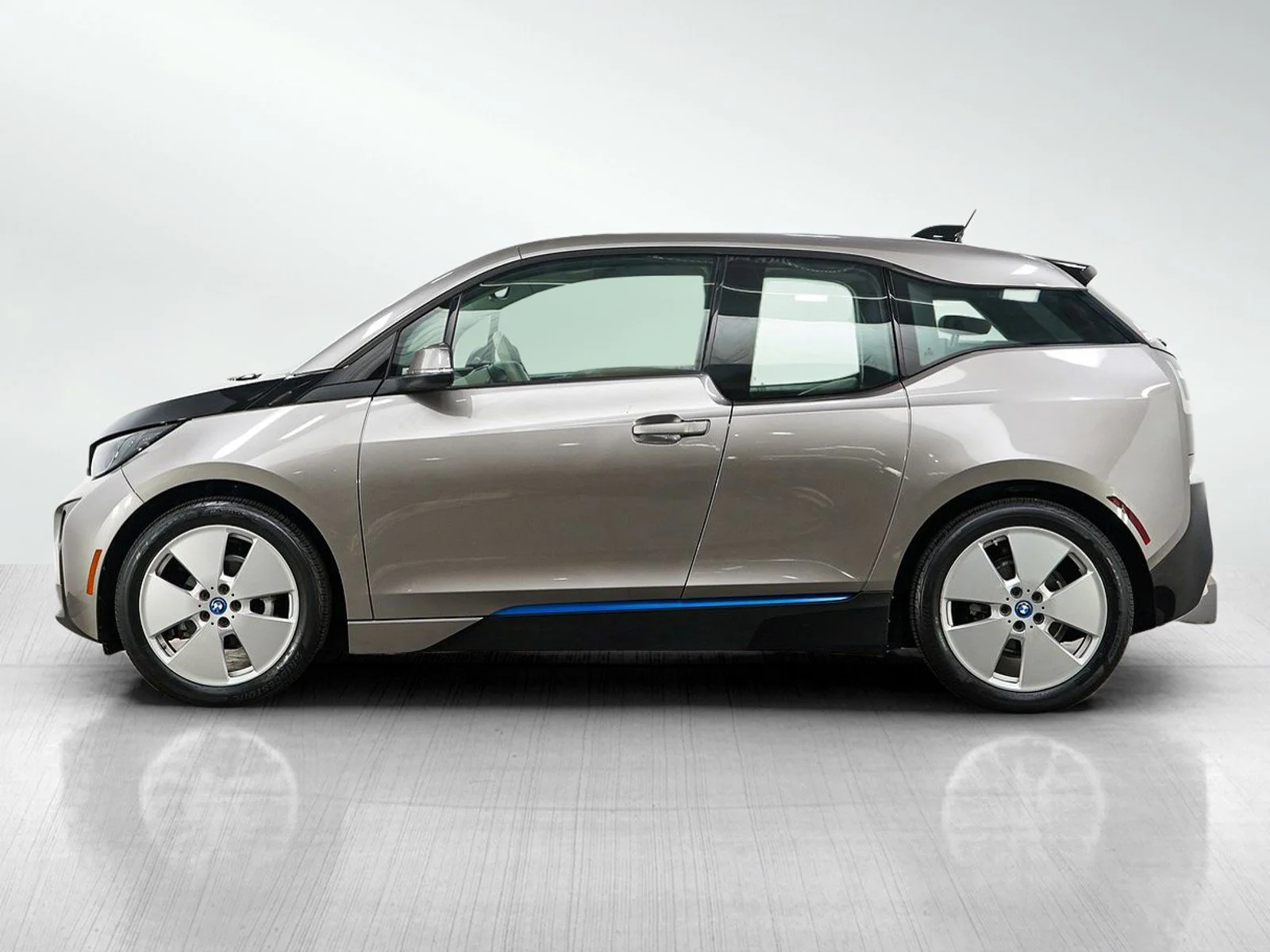 Used 2014 BMW i3 Base with VIN WBY1Z2C59EV283777 for sale in Minneapolis, Minnesota